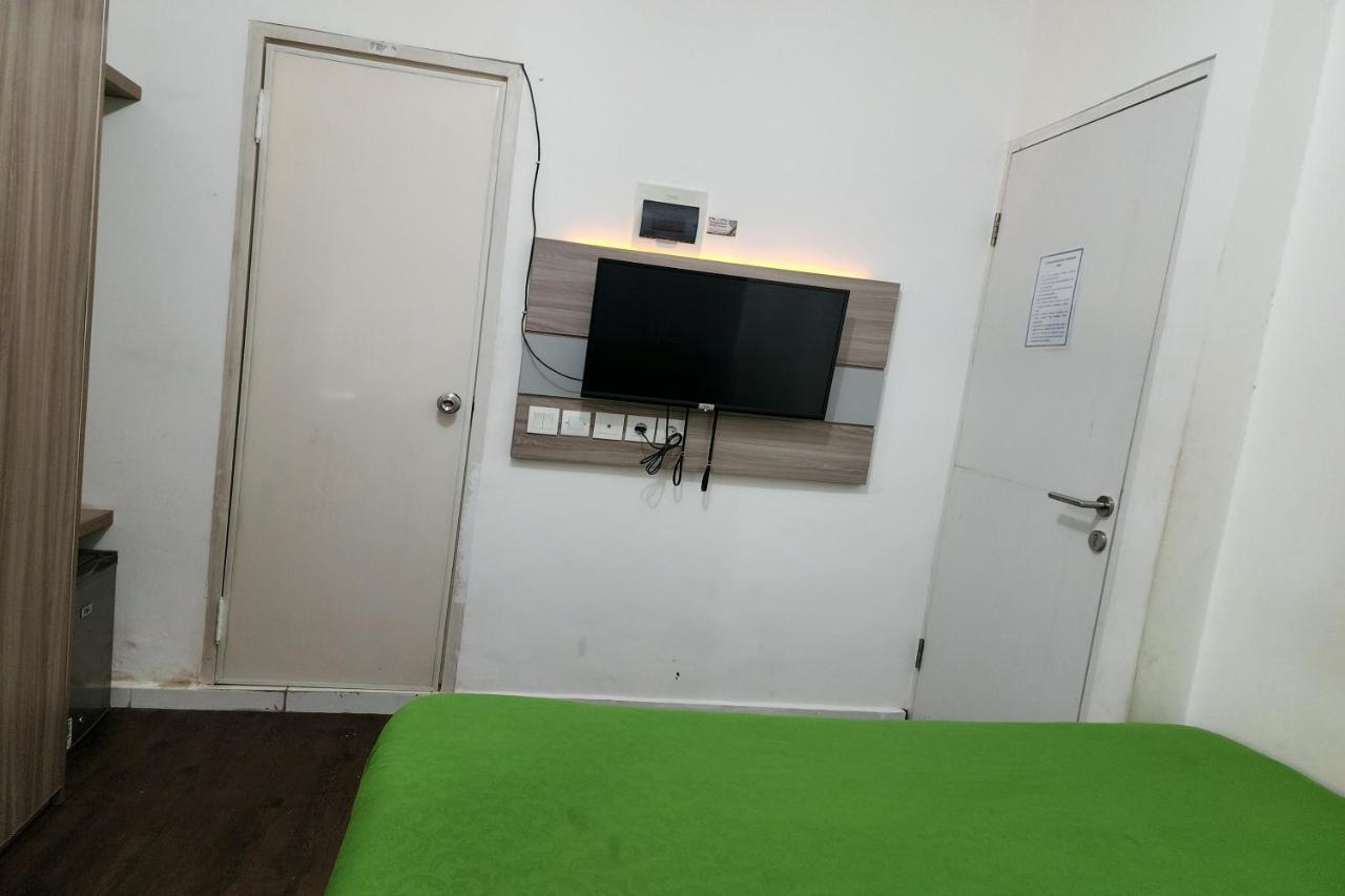 Barata Hotel Near Bandara Soekarno Hatta Tangerang Buitenkant foto