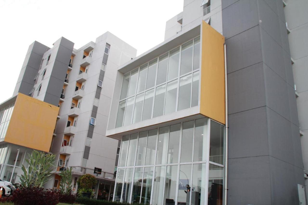 Barata Hotel Near Bandara Soekarno Hatta Tangerang Buitenkant foto